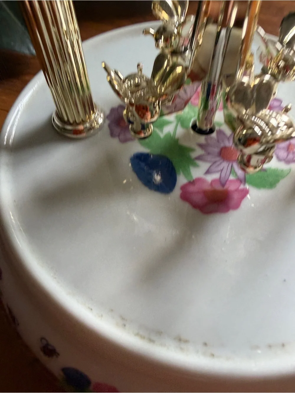 Disney Floral Dome Clock with Winnie the Pooh Illustration - White and Gold glas